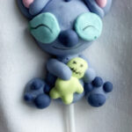 Laste magustoidud karakteriga vahukommi topper stitch