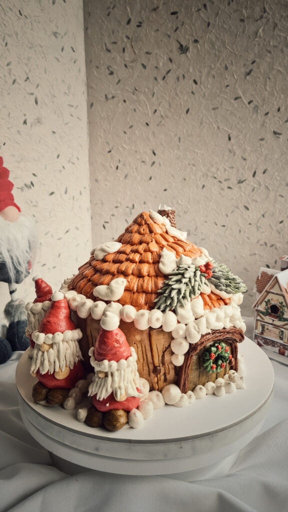 Portfoolio erikujuline sefiiritort päkapikumaja