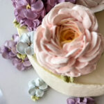 Sefiirililleaed kaunis lilletort sefiirililledega