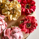 Sefiirililleaed sefiiritort kaunistatud sefiirililledega