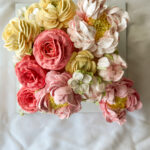 Sefiirililleaed sefiirililledega kaetud pulmatort