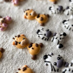 Laste magustoidud karakteriga vahukommi loomad