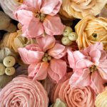 Sefiirililleaed kinkekarp sefiirililledega naisele