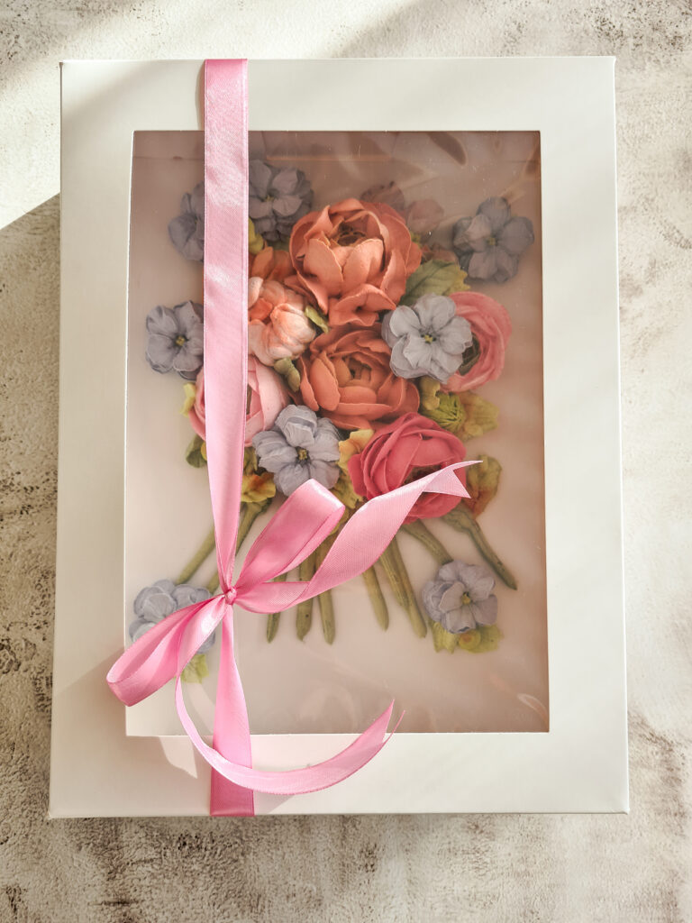 Kinkekarbid sefiirililledega sefiirililled kinkekarbis