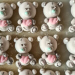 Laste magustoidud karakteriga vahukommid karud