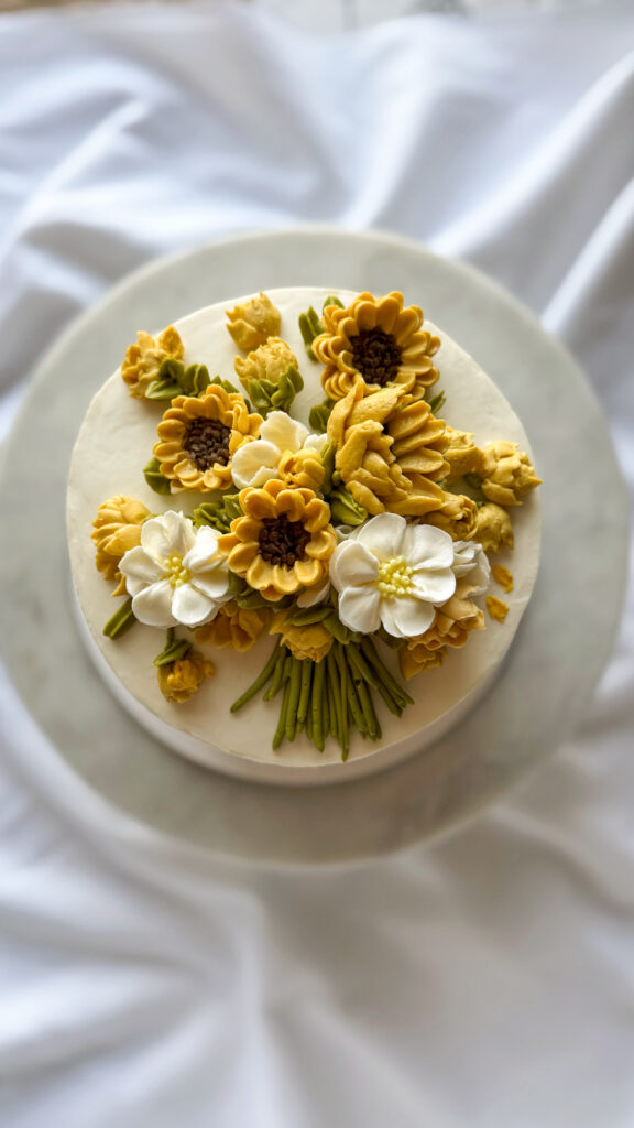 Tordid kreemlilledega Käsitöö lilletort