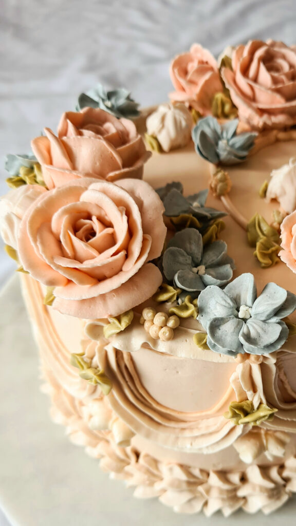 Tortide maitsevalikud Tordivalik lambert tort kaunistatud kreemlilledega