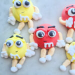 Laste magustoidud karakteriga vahukommid poistele