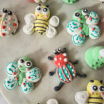 Laste magustoidud karakteriga vahukommid putukad