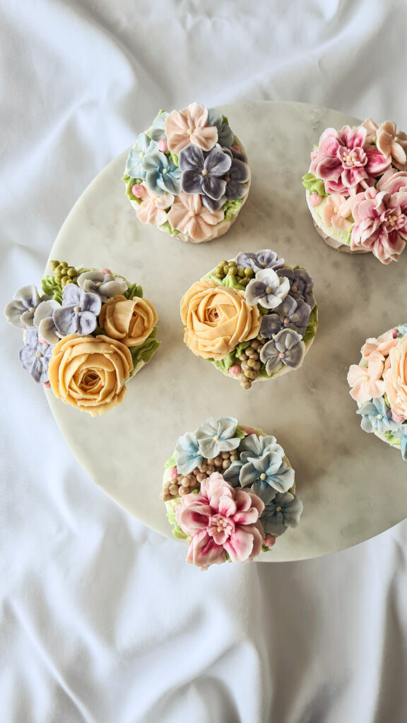 Portfoolio tassikoogid kreemliledega