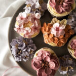 Sefiirililleaed eritellimus tassikoogid kaunistatud käsitöö sefiirililledega