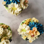 Kreemlillede portfoolio tassikoogid kreemlilledega