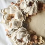 Sefiirililleaed sefiiripojengidega kaunistatud sünnipäevatort